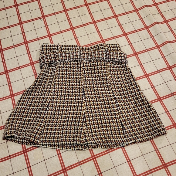 Plaid Skirt with Belt - Picture 4 of 5